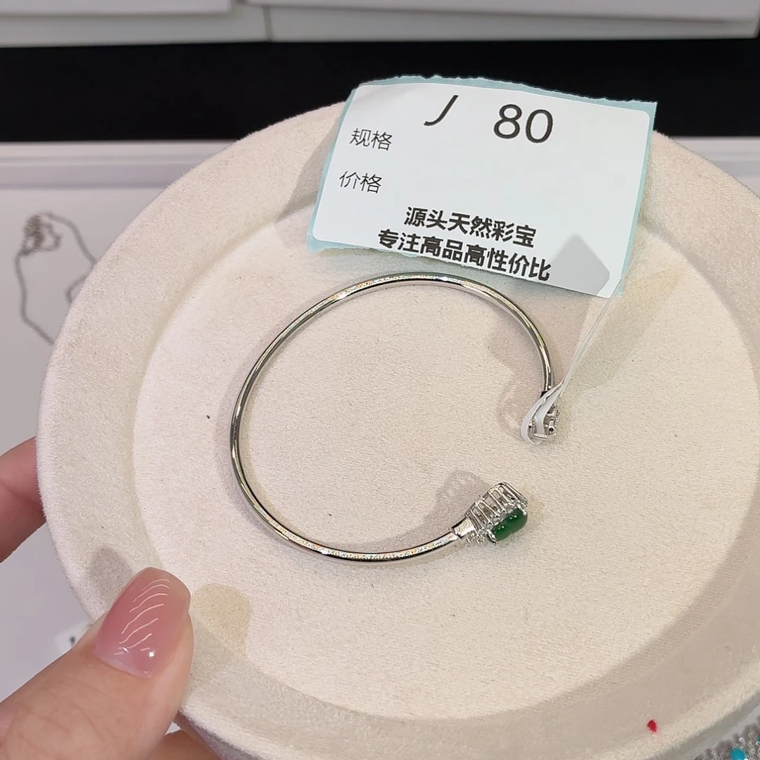 兔***看翡翠未镶嵌手镯j80