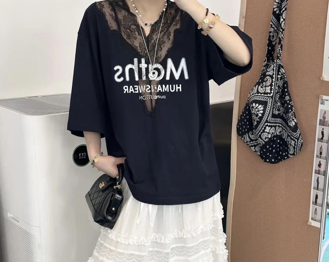 【PB蕾丝字母T恤】2025夏新品海军V领蕾丝拼接字母短袖T恤女