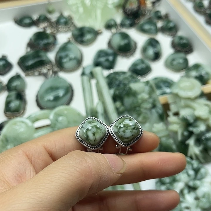 凤***音蛇纹石玉未镶嵌耳环