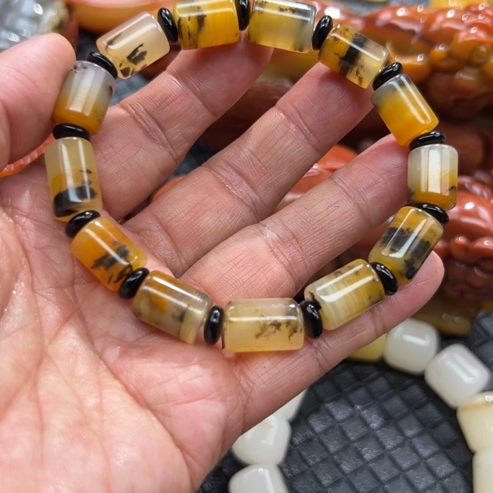 石英质玉（黄龙玉）颈饰未镶嵌用****9