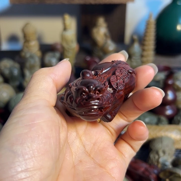 把件小叶紫檀貔貅