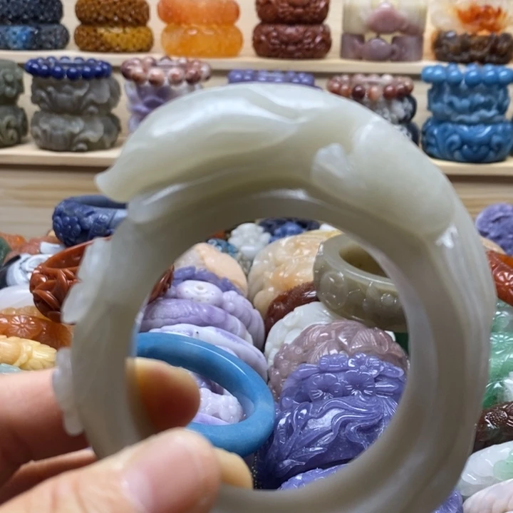 未镶嵌手镯石英质玉