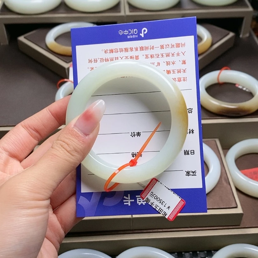 【闪购商品】和田玉手镯未镶嵌二***记