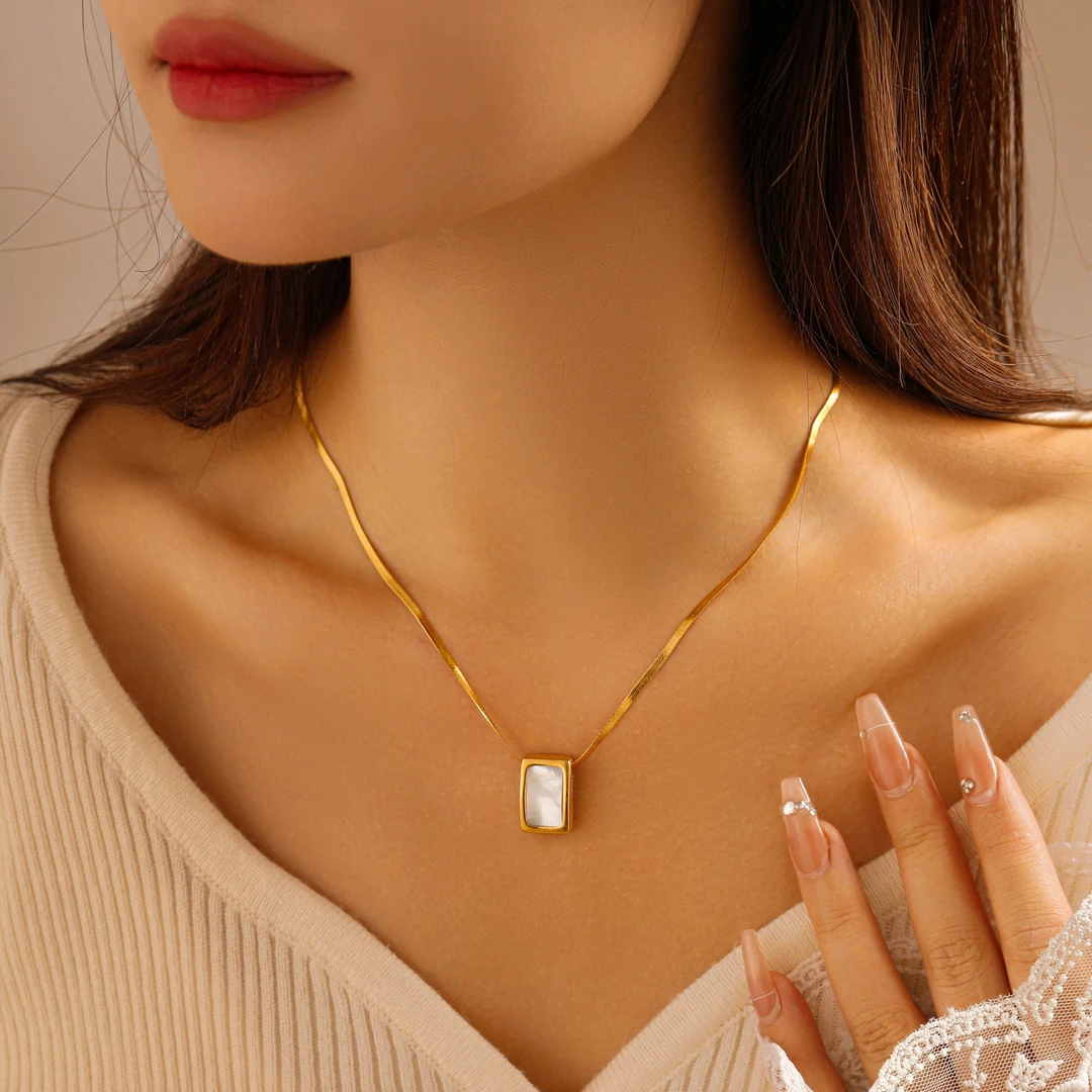 不锈钢项链 法式设计感方形复古小众项链锁骨链精致大气时尚饰品