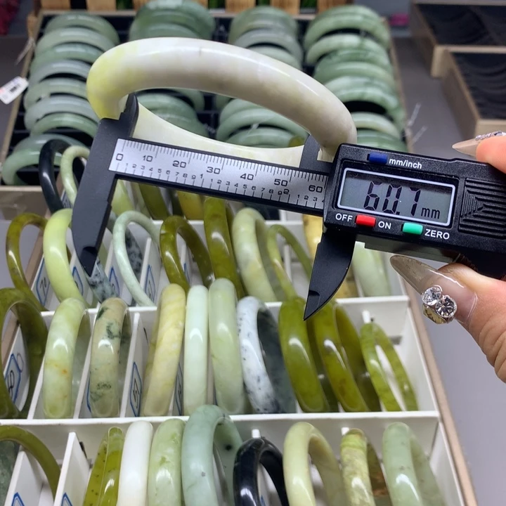 未镶嵌蛇纹石玉手镯73