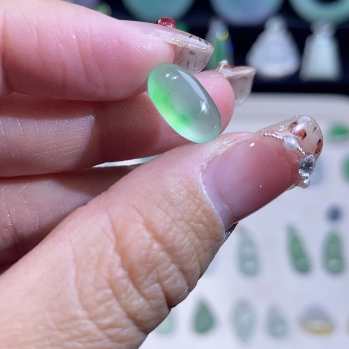 翡翠未镶嵌颈饰蛋面