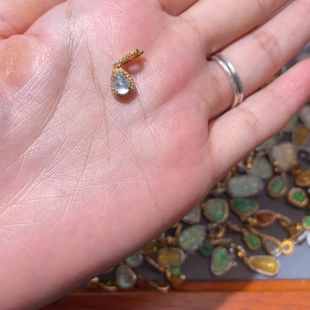 翡翠18K金镶嵌颈饰翡翠