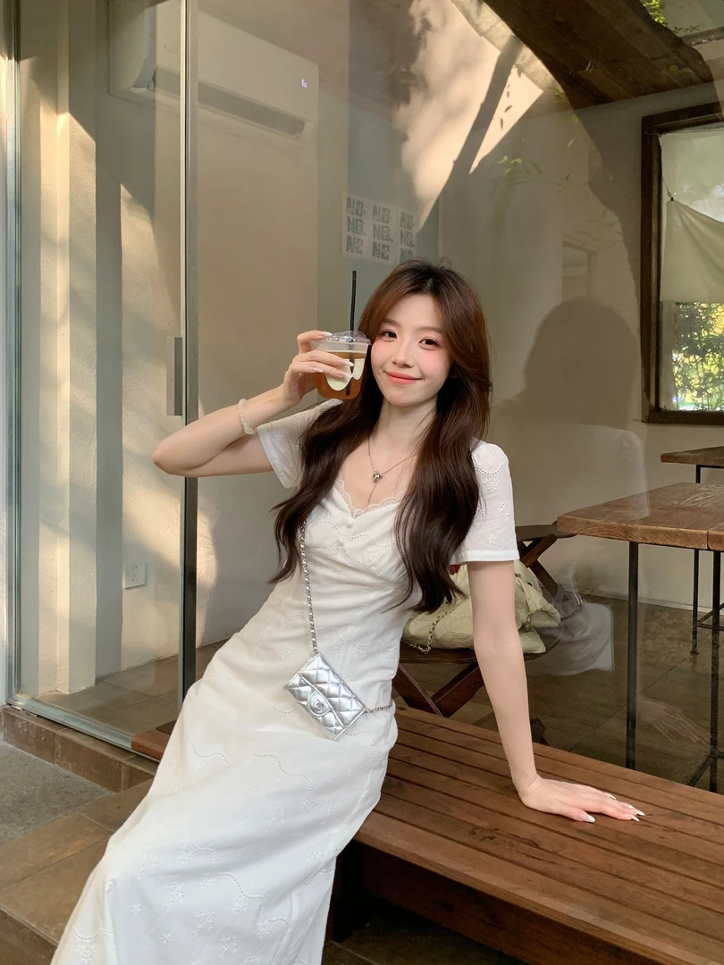 Even一雯【水仙咒语】韩系高智感镂空蕾丝气质夏季V领短袖连衣裙