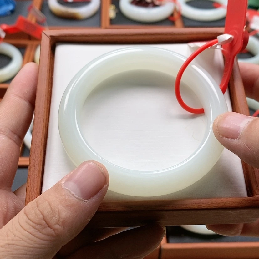【闪购商品】未镶嵌手镯和田玉