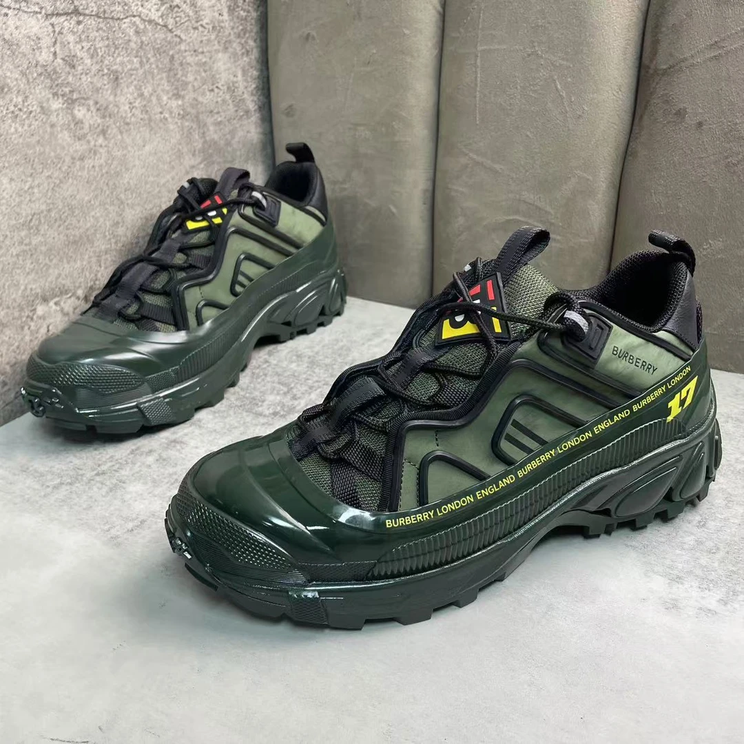 未使用 BURBERRY/博柏利 绿色尼龙面时尚百搭低帮厚底老爹鞋/41码