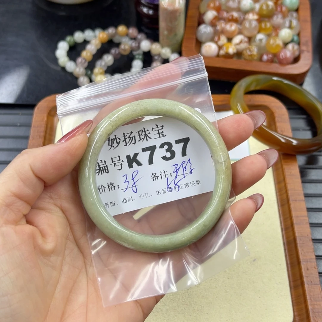 石英质玉默认有瑕未镶嵌?****：