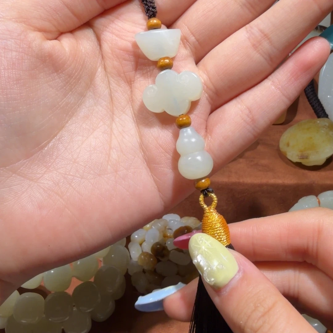 和田玉未镶嵌车挂