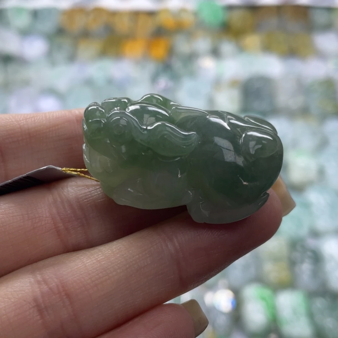 翡翠未镶嵌颈饰貔貅