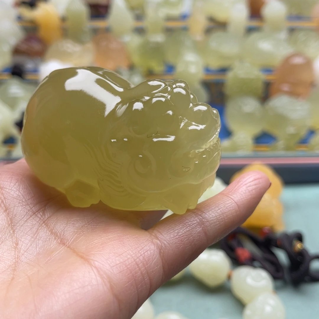 阿***陈天然雕刻桌面小摆件