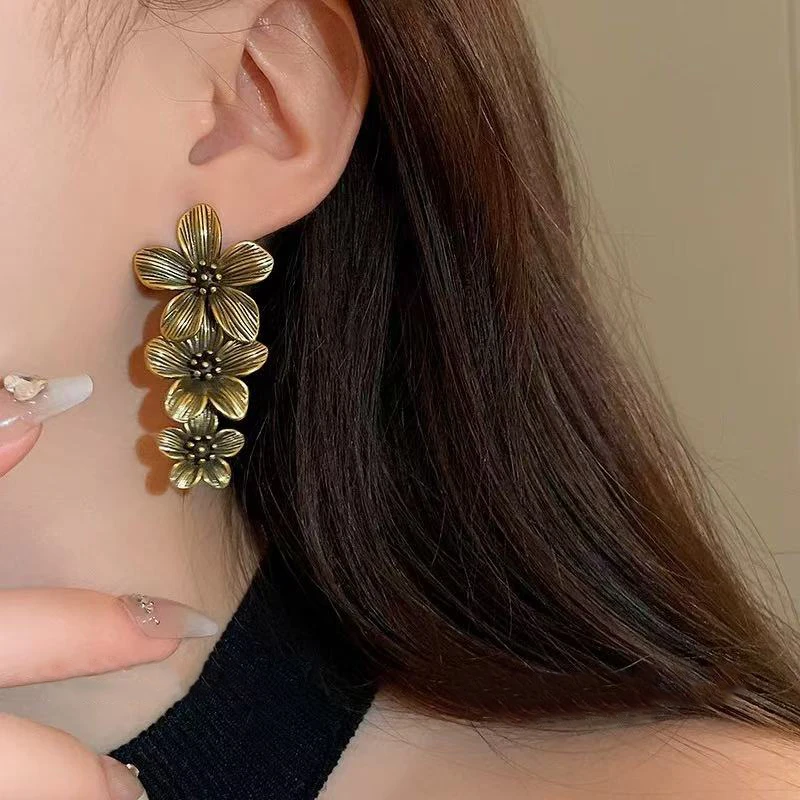 非金属布艺耳饰 2024新款花朵高级轻奢气质百搭女士耳环EH122101