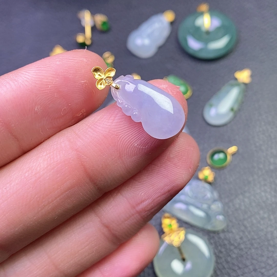 颈饰18K金镶嵌翡翠