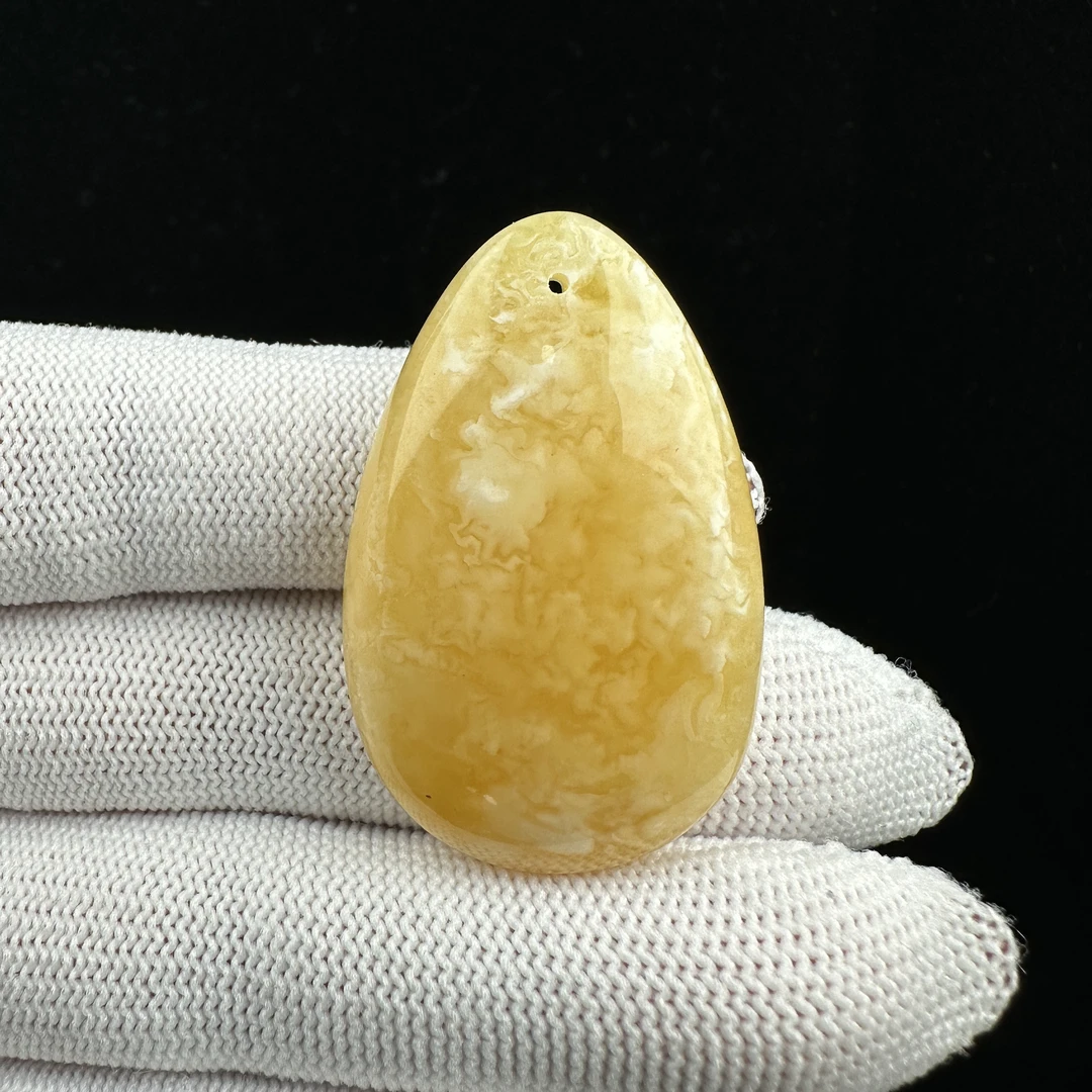 Y2384天然原矿蜜蜡 满蜡飘花水滴牌 26*41*9mm抖音基地质检发货