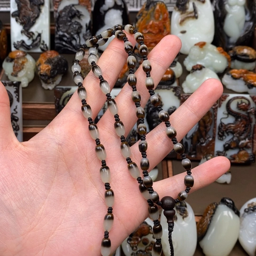 颈饰未镶嵌和田玉貌**河