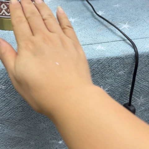 红***瓷片瑕疵瓷片不退不换。。。。。。。。。