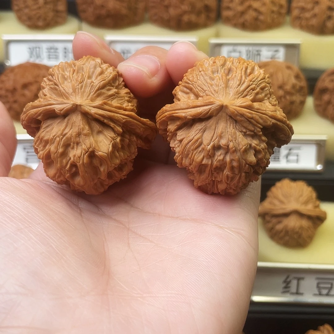 文玩核桃吊坠白狮子41全品584