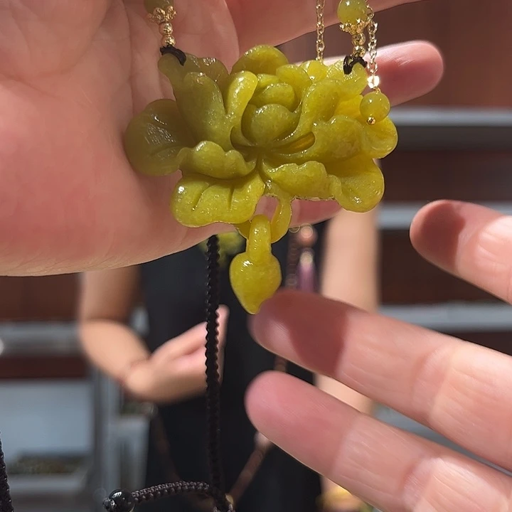 岫玉未镶嵌毛衣链