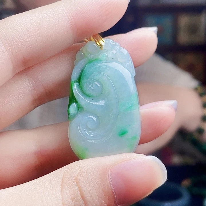翡翠未镶嵌颈饰多样性