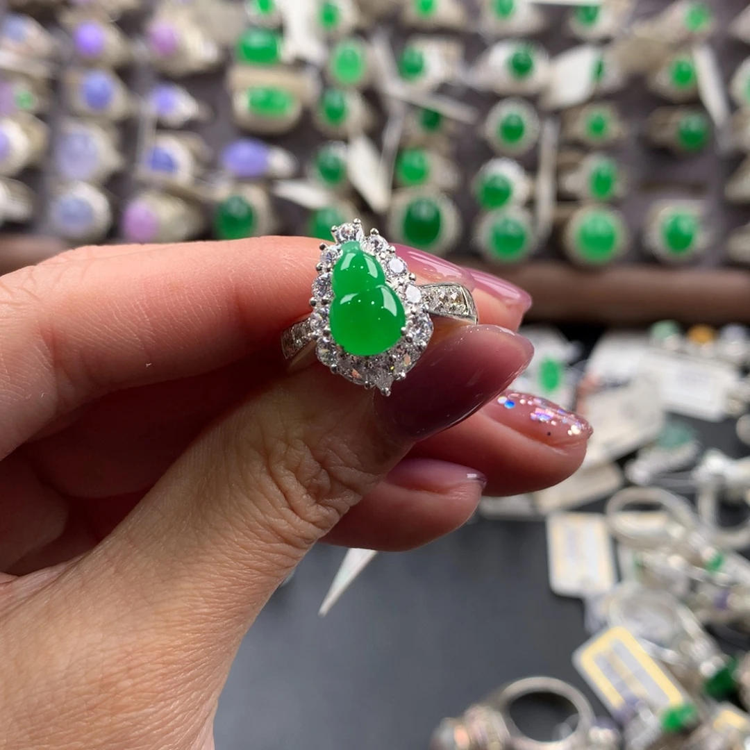 定制翡翠未镶嵌黄阳