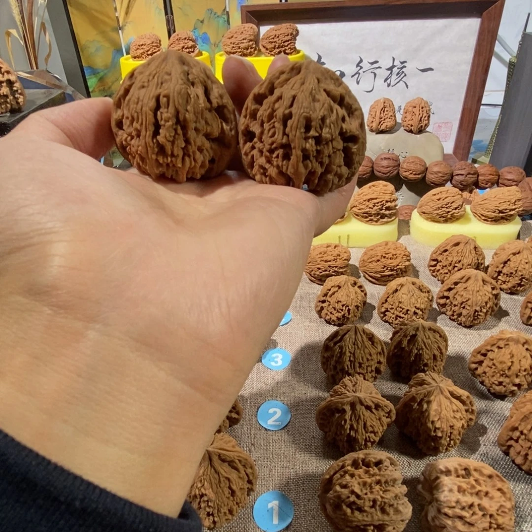 文玩核桃吊坠奥迪歪丑的人都