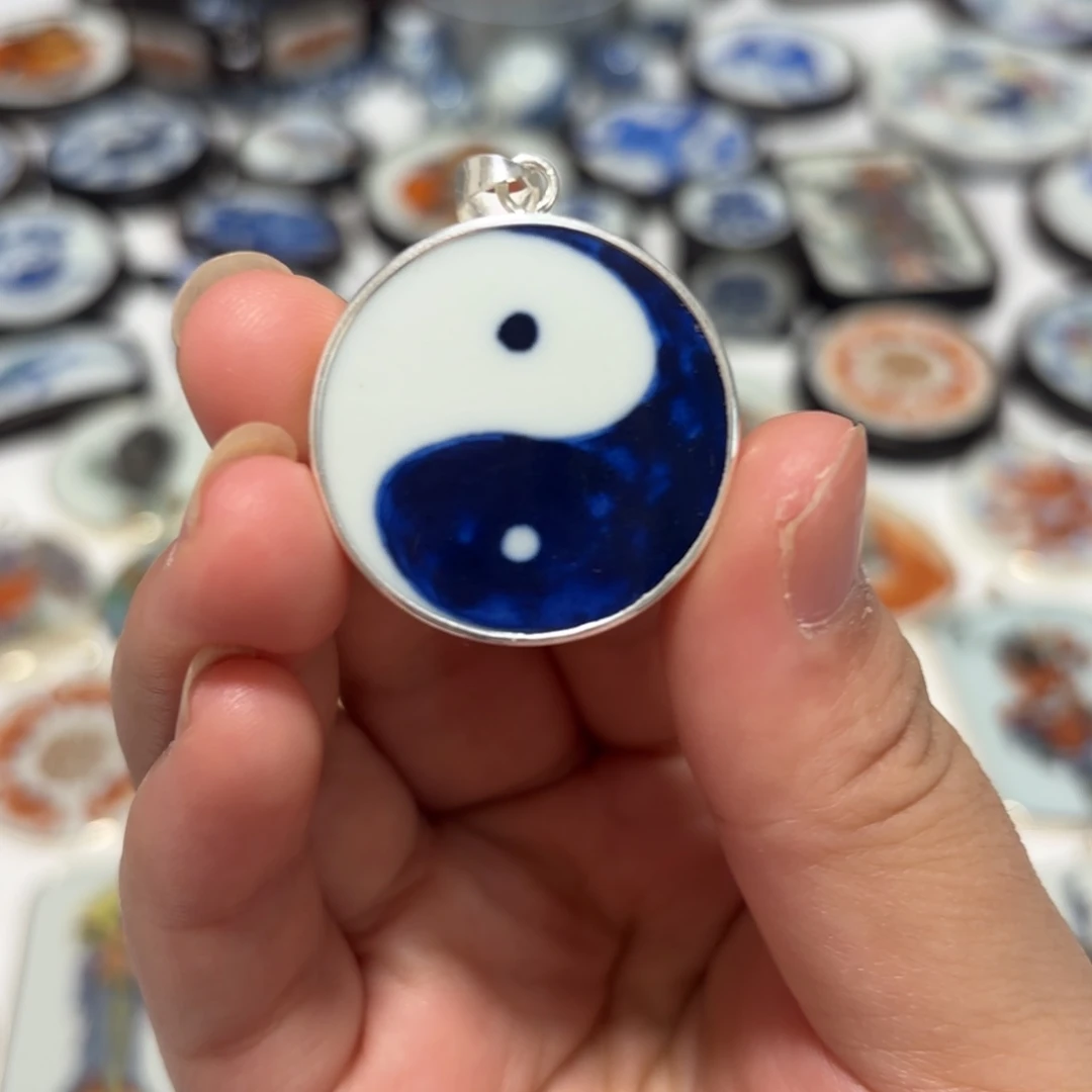 黑***甲瓷片精品挂件一个