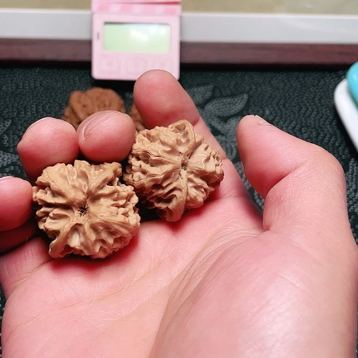 文玩核桃吊坠熬**了苹果园