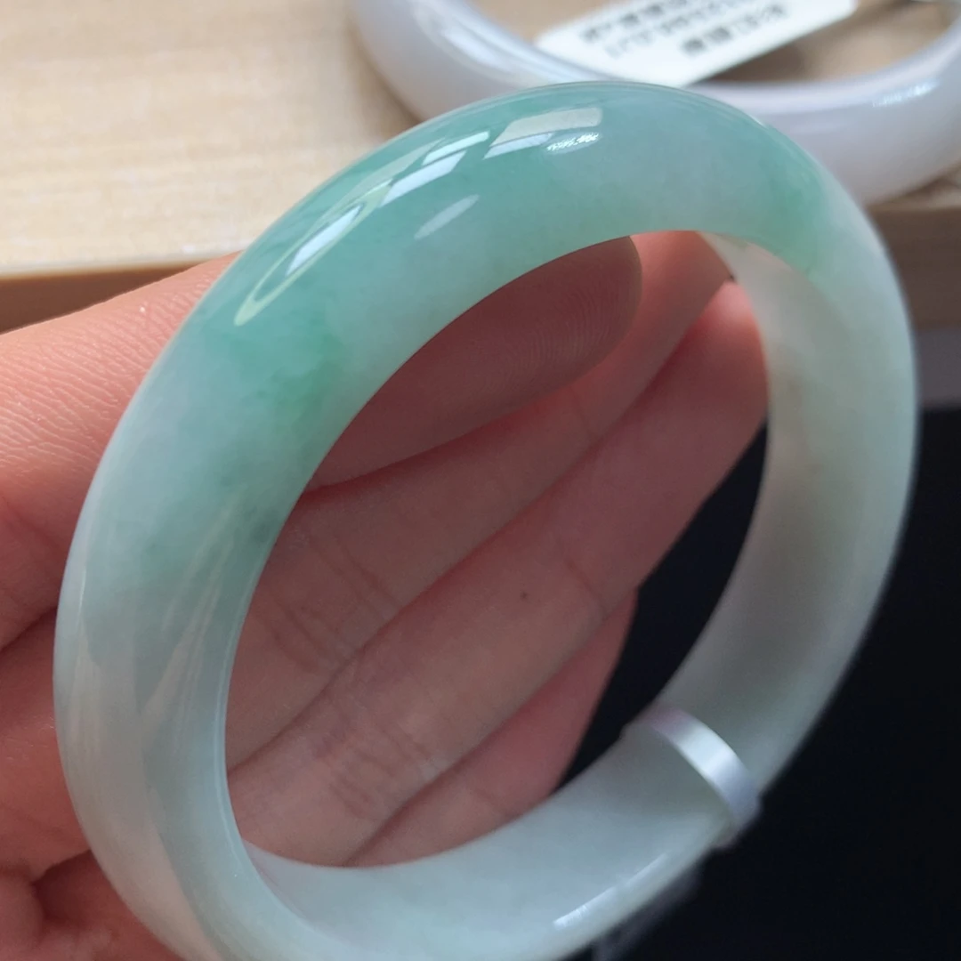 未镶嵌手镯翡翠手镯