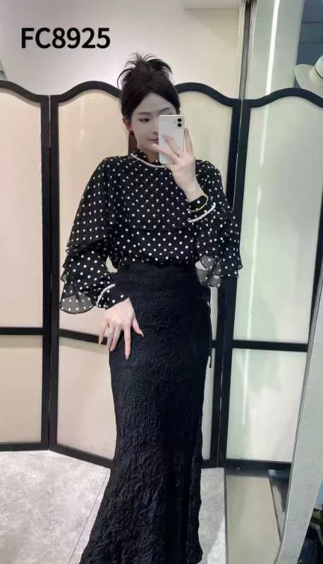 女士法式衬衫轻奢高级感减龄洋气遮肚2025春节新款荷叶边波点上衣