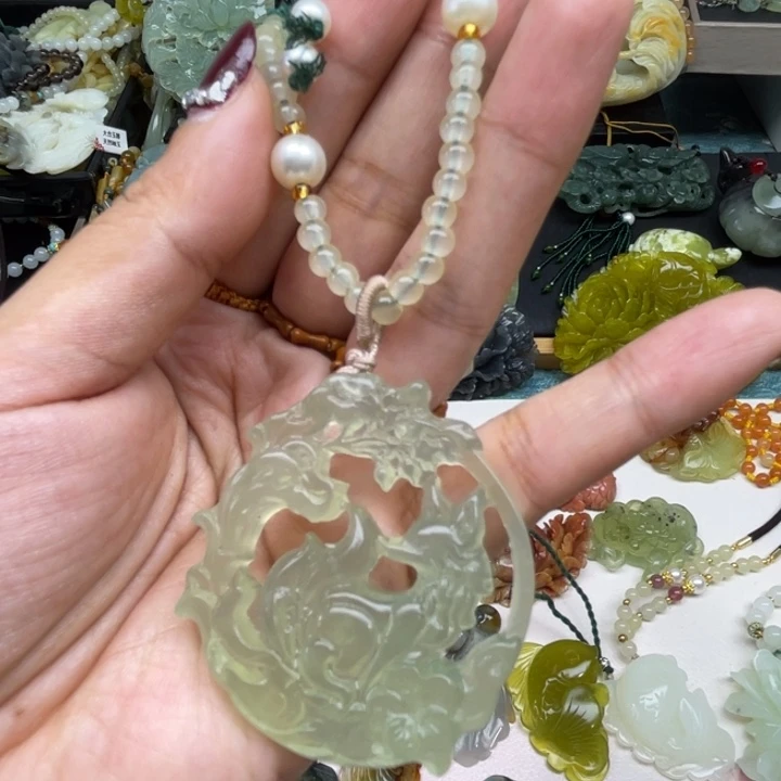 蛇纹石玉未镶嵌颈饰