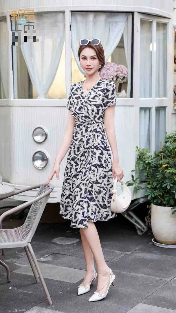 时尚显瘦气质中长款夏季收腰连衣裙碎花洋气休闲女士复古法式修身