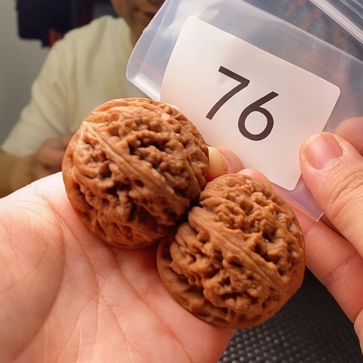 文玩核桃吊坠粗筋