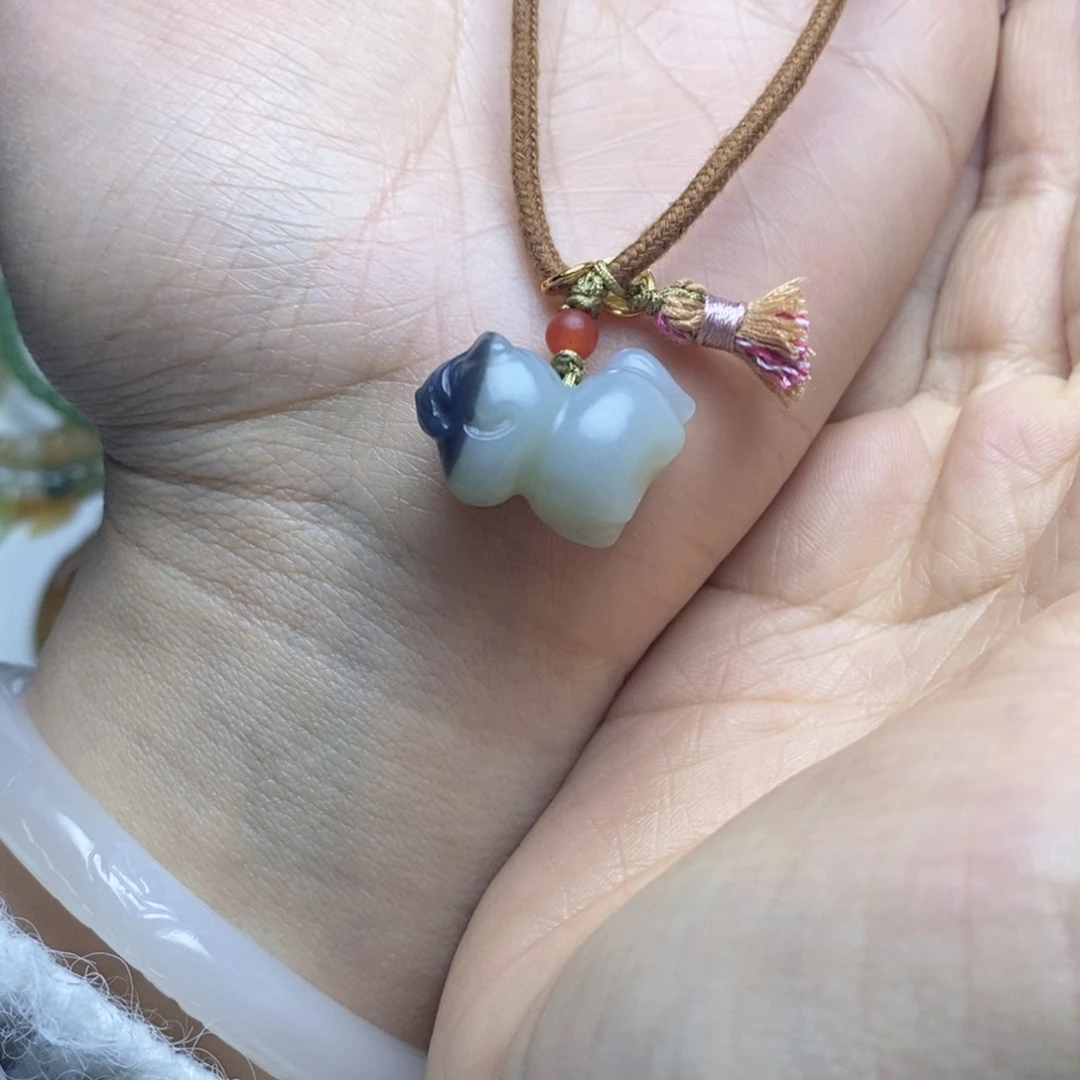 颈饰未镶嵌和田玉青花小马吊坠