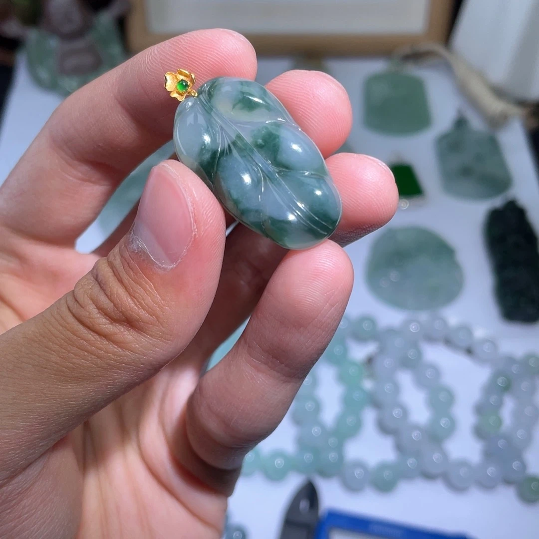 翡翠18K金镶嵌颈饰吊坠10