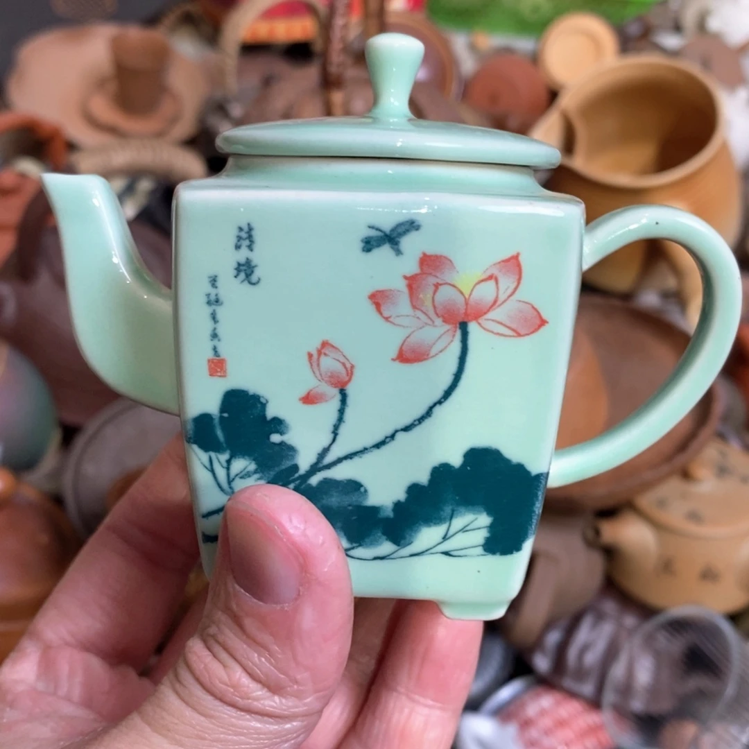 盖碗冲泡后饮用的杯子