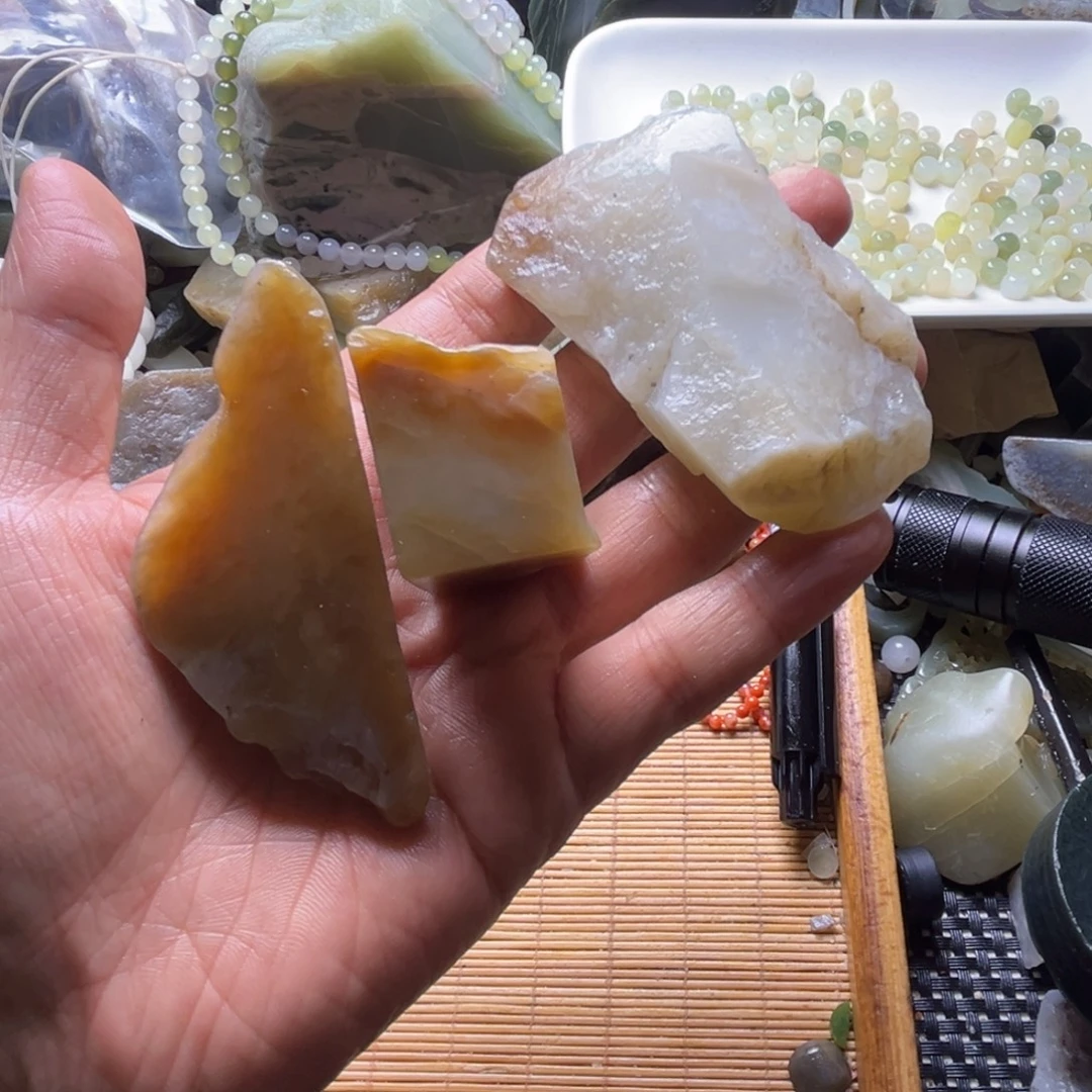 和田玉（糖玉）未镶嵌挂件