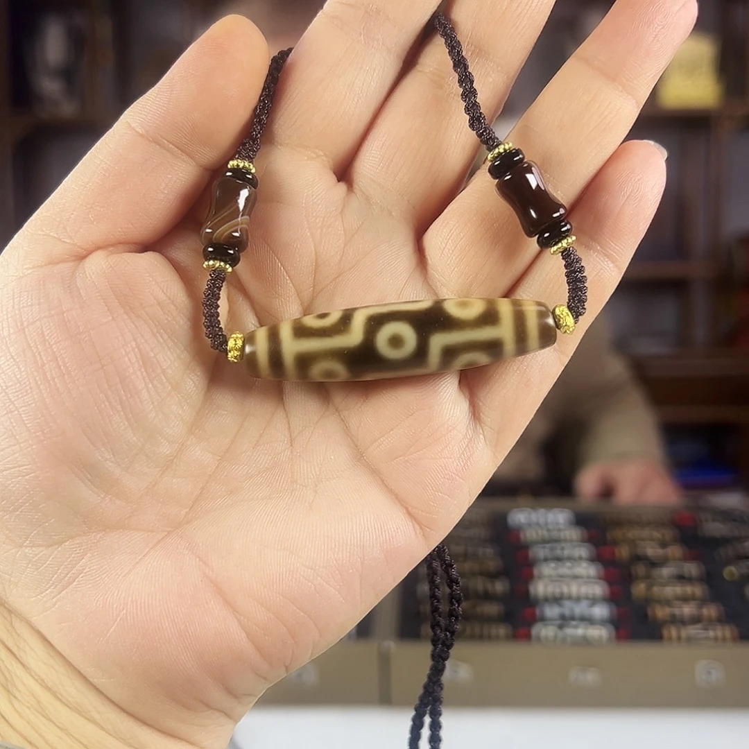 玛瑙/玉髓合金颈饰～张魁