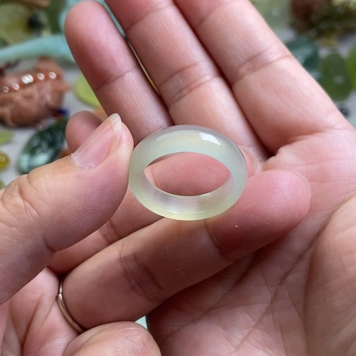 蛇纹石玉挂件未镶嵌