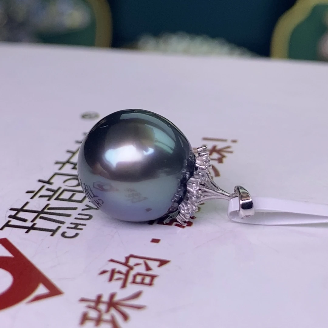 颈饰18K金镶嵌海水珍珠