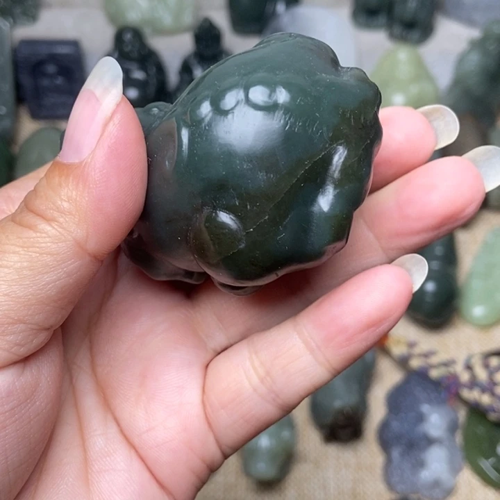 和田玉未镶嵌颈饰瑕疵处理