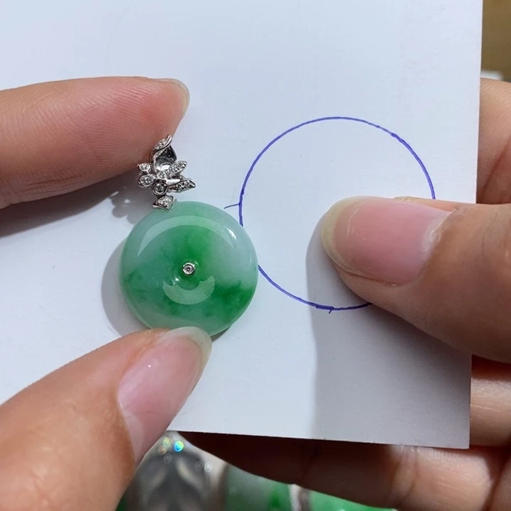 翡翠颈饰18K金镶嵌…