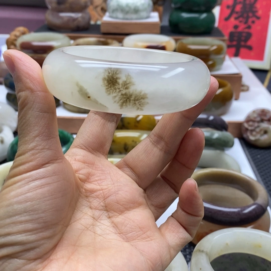 如****石英岩玉手镯未镶嵌