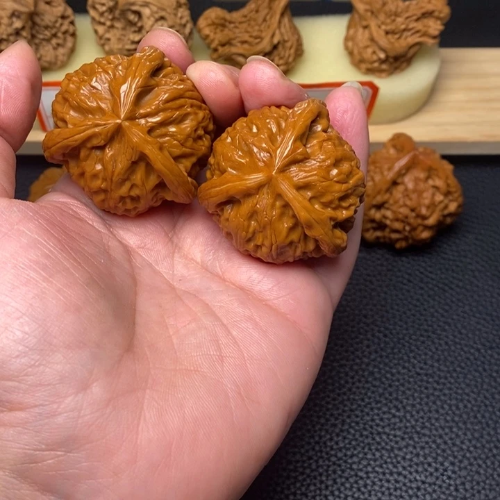 文玩核桃吊坠?****工艺三棱