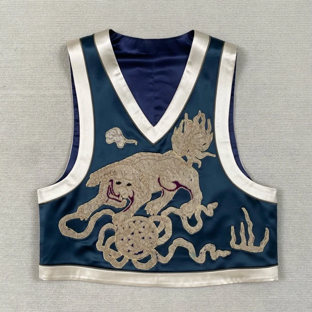 云饰图腾原创新中式国风女装 新款重工刺绣V领显瘦休闲百搭马夹