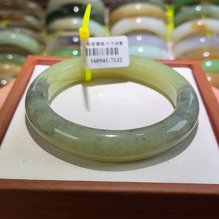 和田玉未镶嵌手镯8 58+