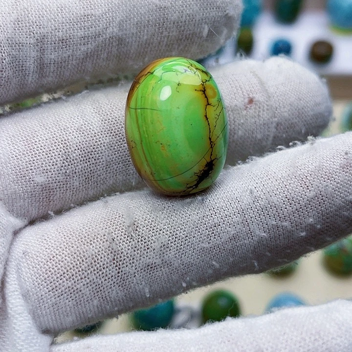 绿松石未镶嵌颈饰