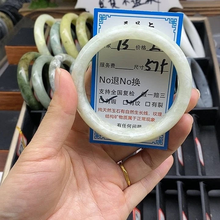 蛇纹石玉未镶嵌手镯